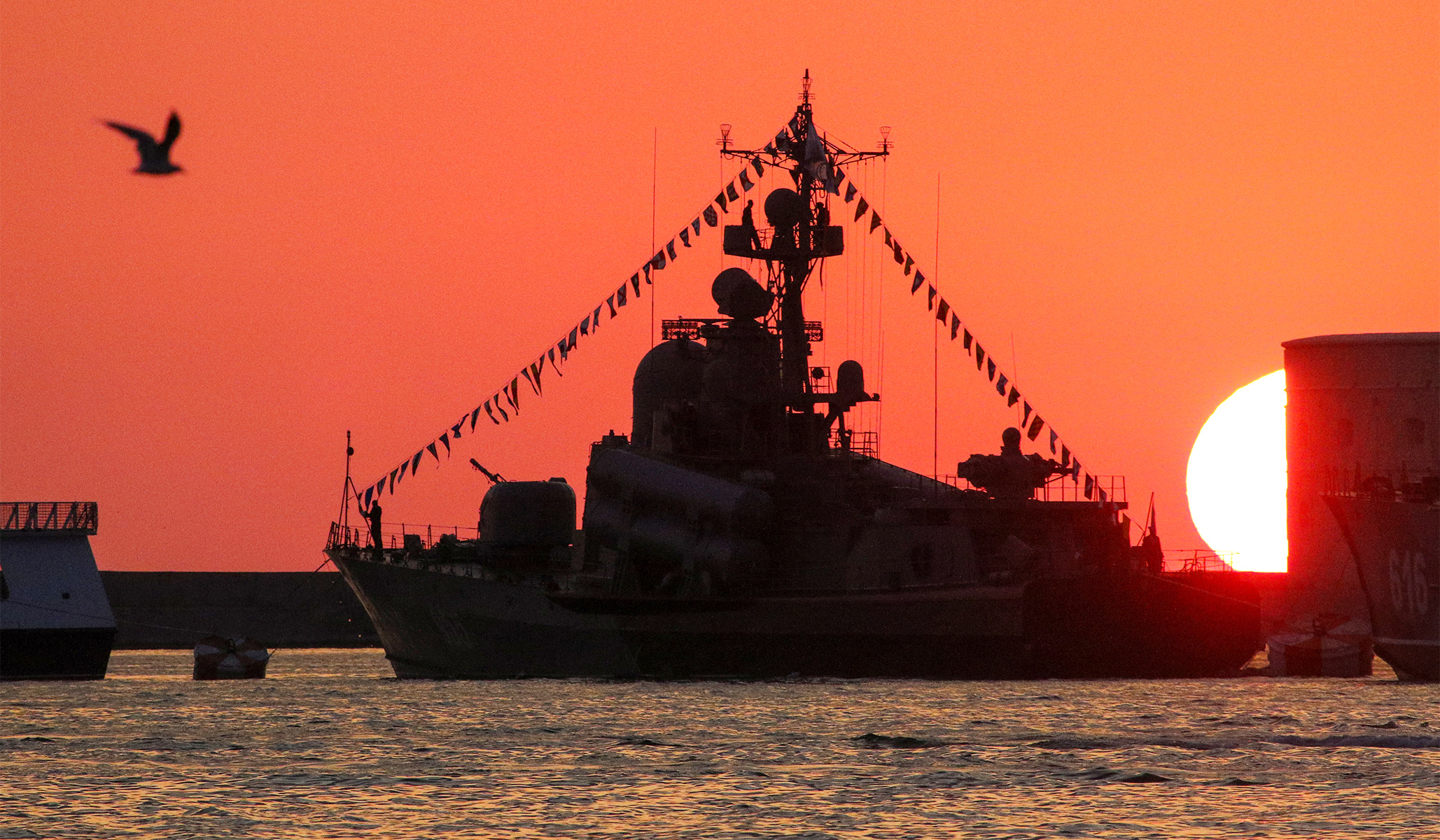 Snake Island Border Guards Who Told Russian Warship to &lsquo;Go F*** Yourself&rsquo; Are Alive, Ukrainian Navy Says