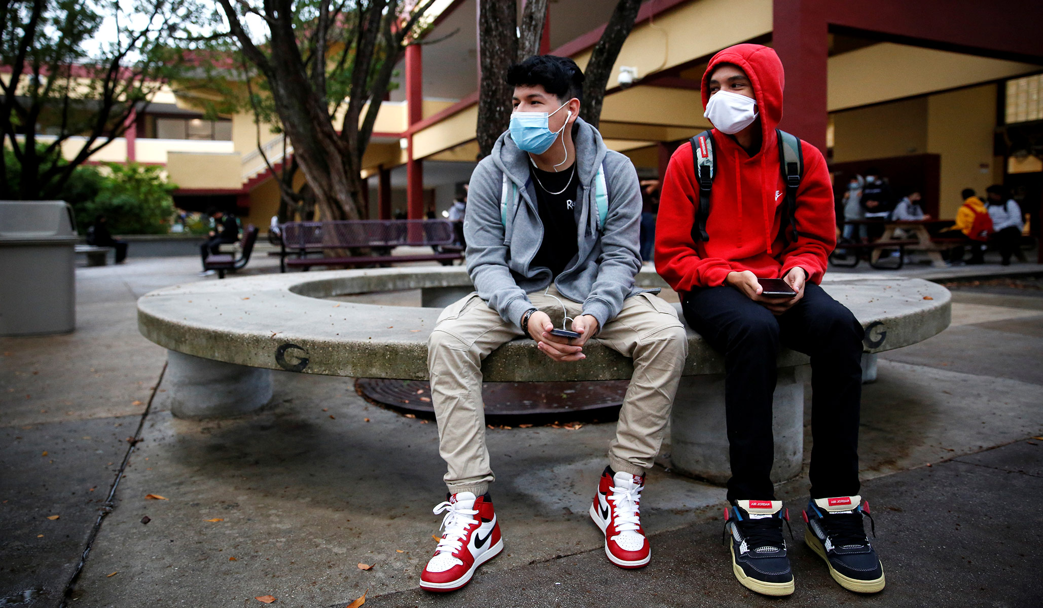 Florida Court Lifts Pause on Mask Mandate Ban, Ruling in Favor of DeSantis