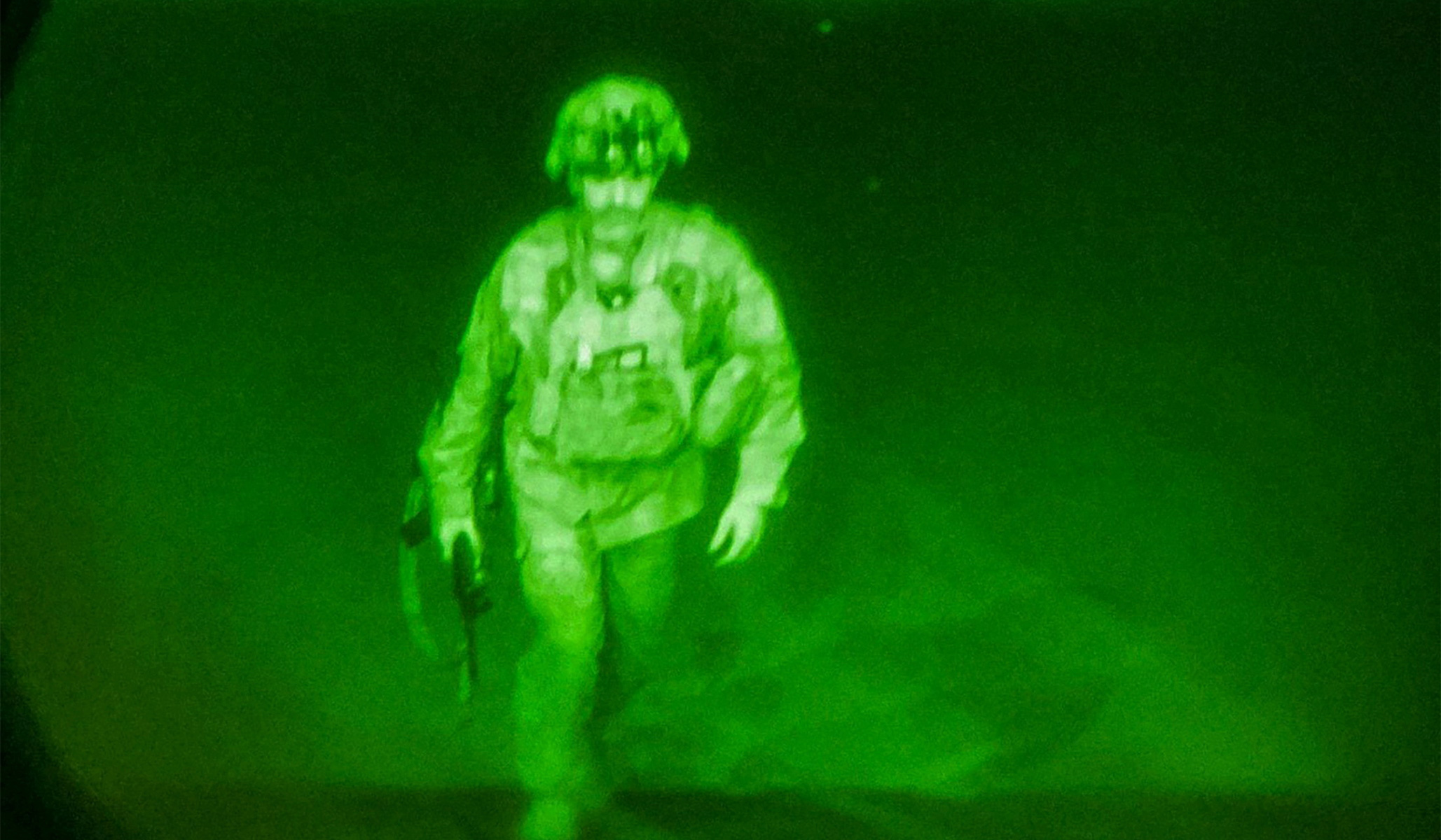 U.S. Army Major General Chris Donahue, commander of the 82nd Airborne Division, steps on board a C-17 transport plane as the last U.S. service member to leave Hamid Karzai International Airport in Kabul, Afghanistan, August 30, 2021. (XVIII Airborne Corps/Handout/Reuters)