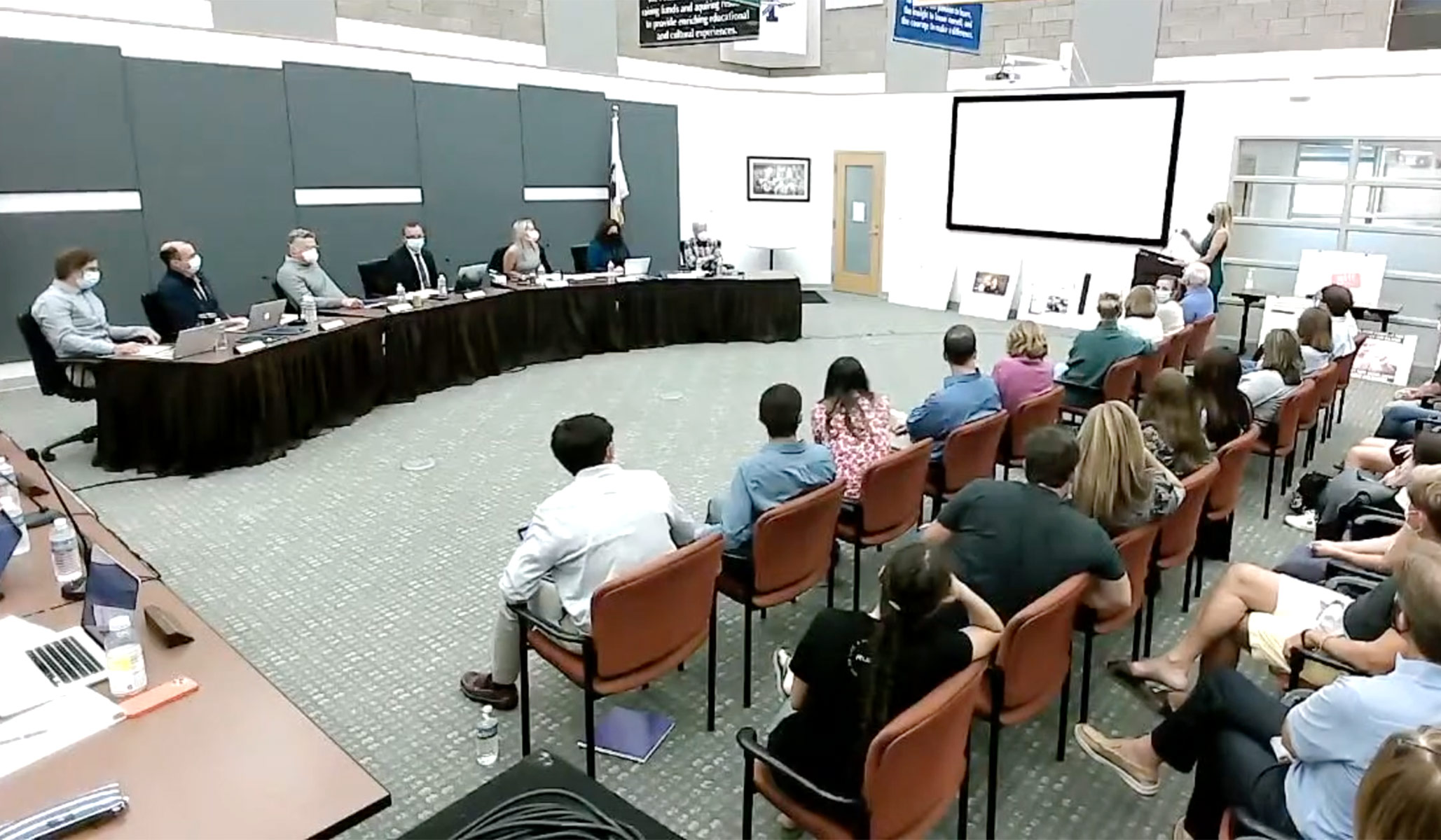 Illinois School Board Adjourns Meeting amid Fierce Debate Over Masking