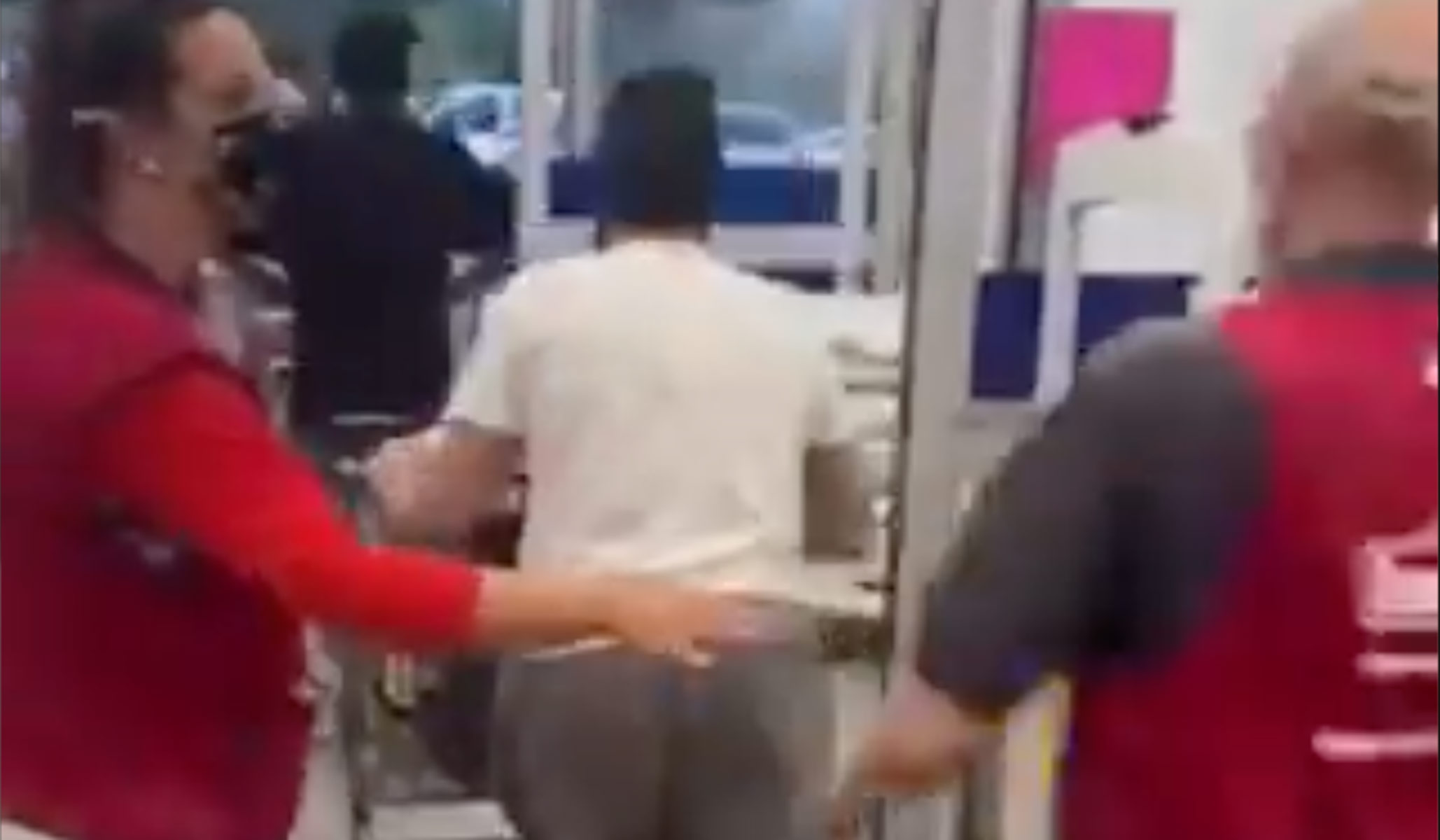 Oregon Residents Outraged by Video of Flagrant Shoplifting: 'No One Was Going to Touch Them'