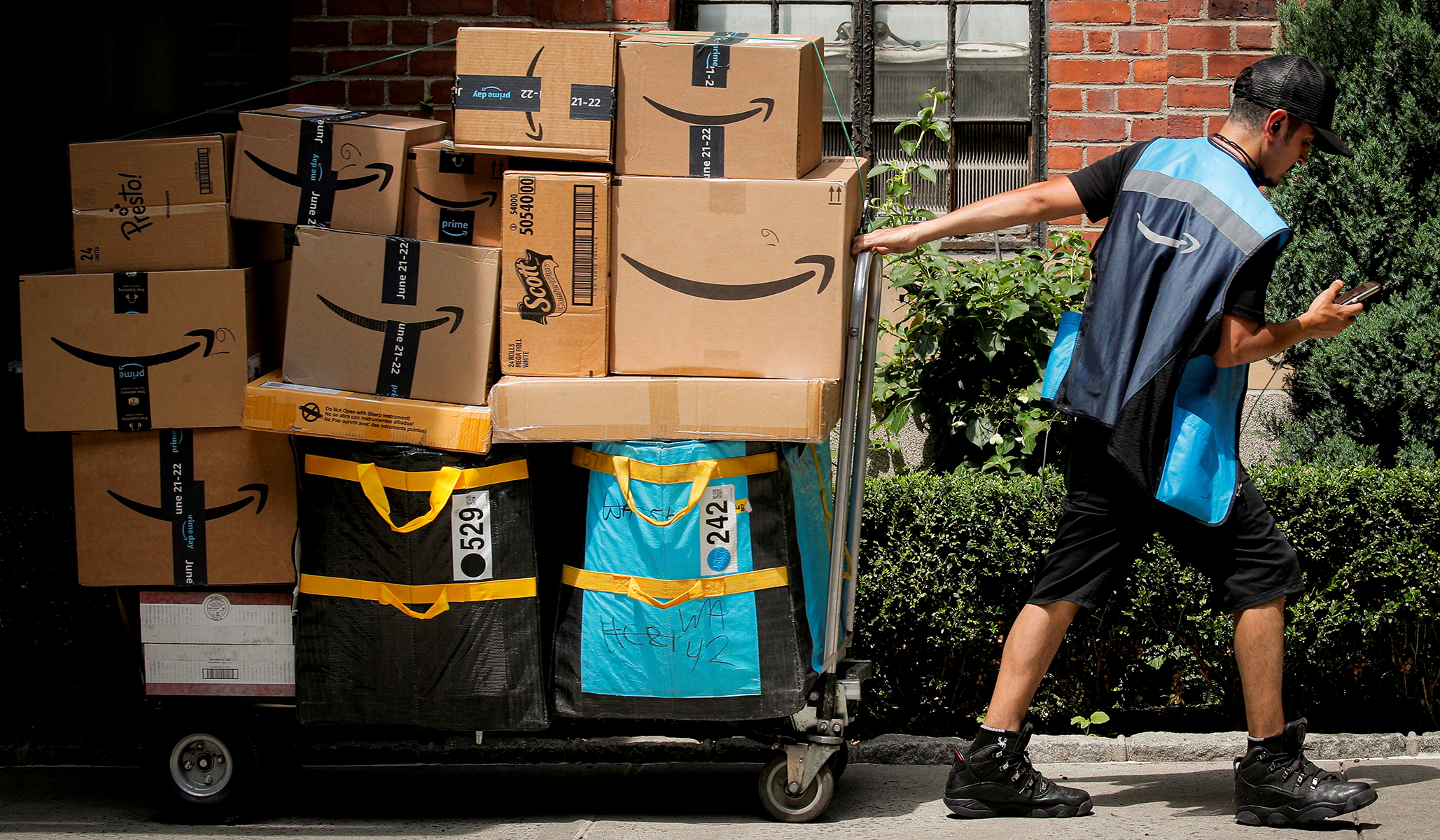 House Lawmakers Accuse Amazon of Lying to Congress, Threaten to Open Criminal Investigation