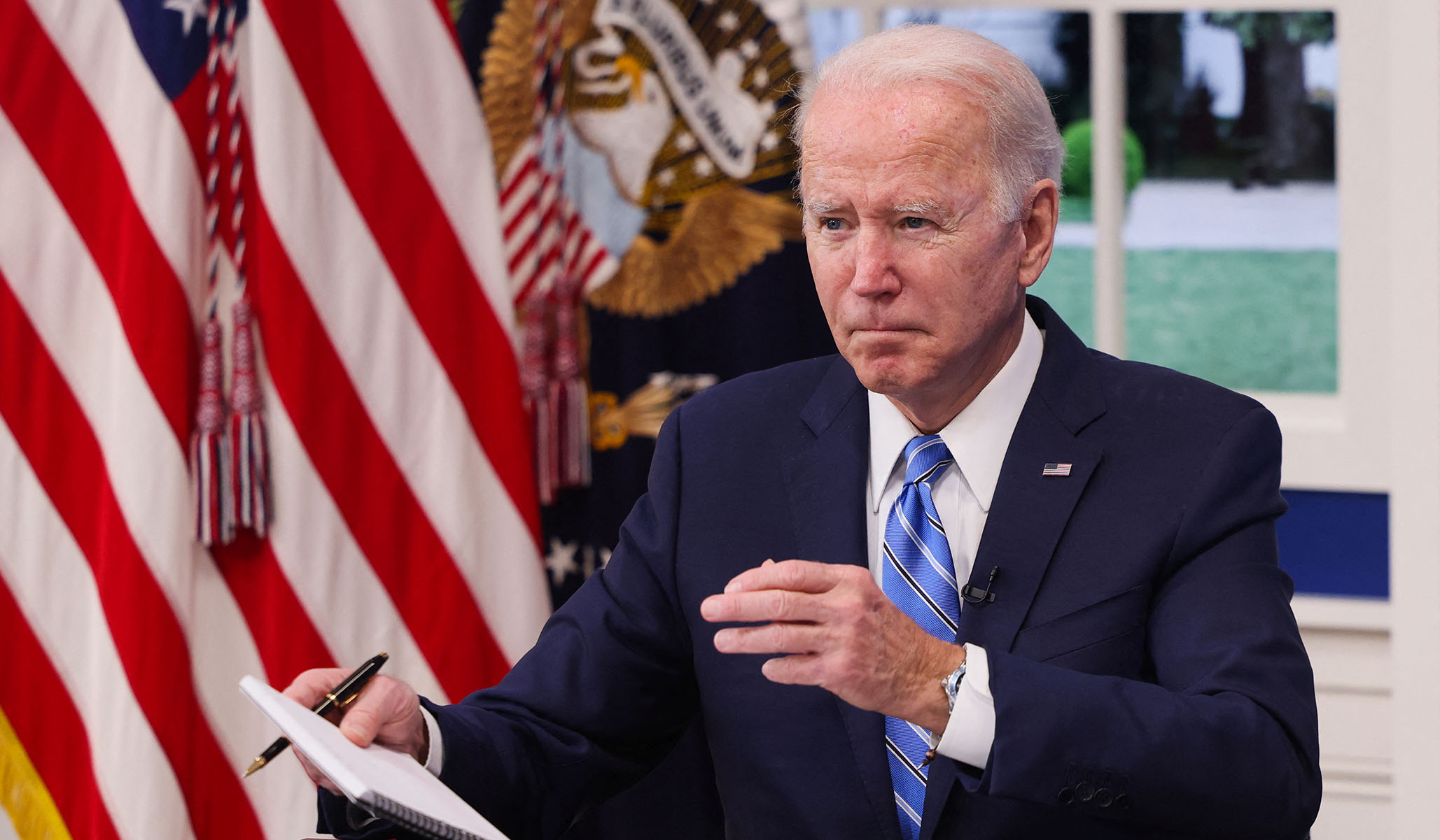 The Press defends Biden's changing tune on Federal Response to Covid thumbnail