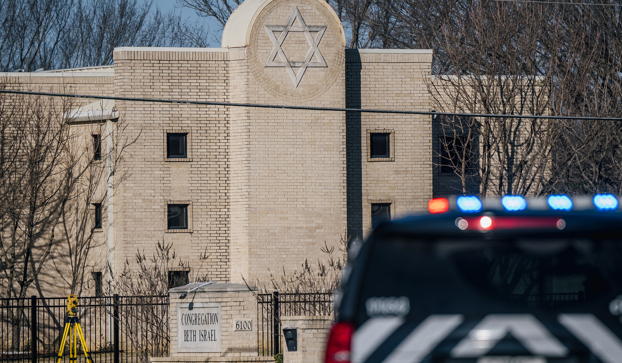 Texas Rabbi Recounts Escape from Terrorist Hostage-Taker: 'I Threw a Chair at the Gunman'