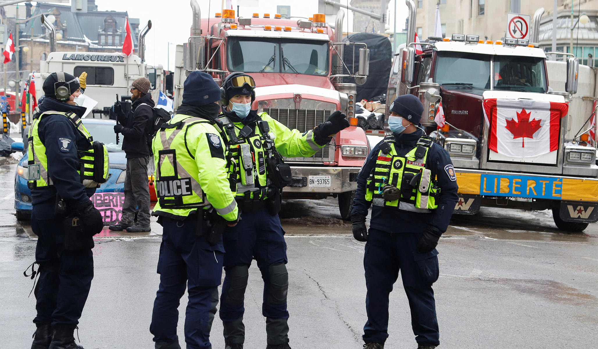 Ottawa Police Tell Trucker Demonstrators to Leave, Threaten Arrests thumbnail