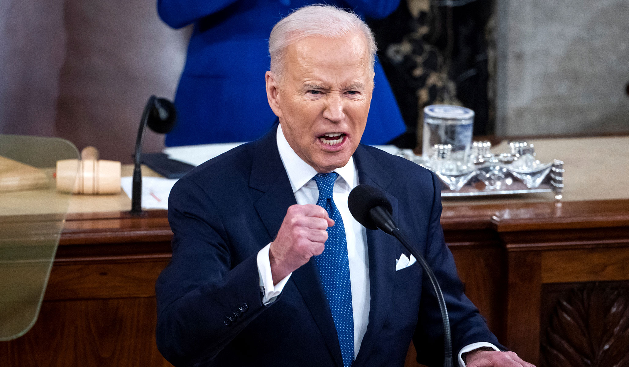 вице президент сша в кресле президента украины