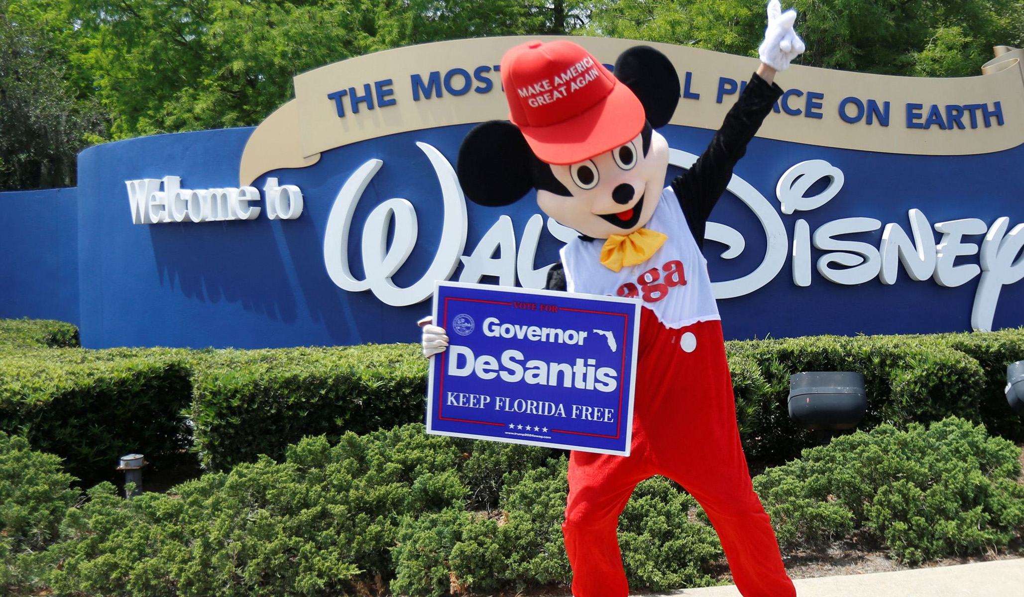 NextImg:Disney Sues DeSantis for Trying to Seize Control of Special District