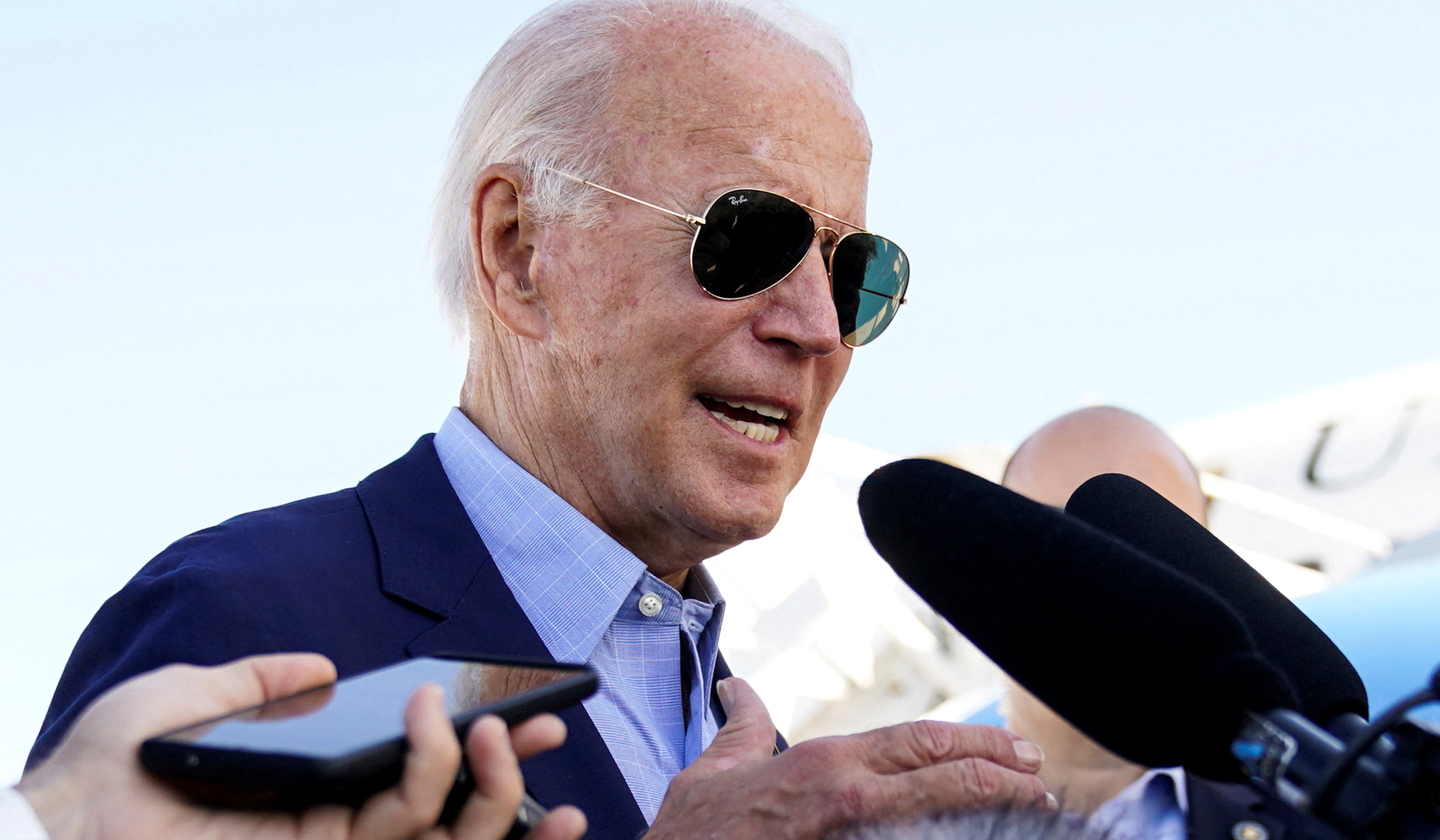 fusionere gennemførlig Før Joe Biden's Sunglasses: What's Up with His Shades? | National Review