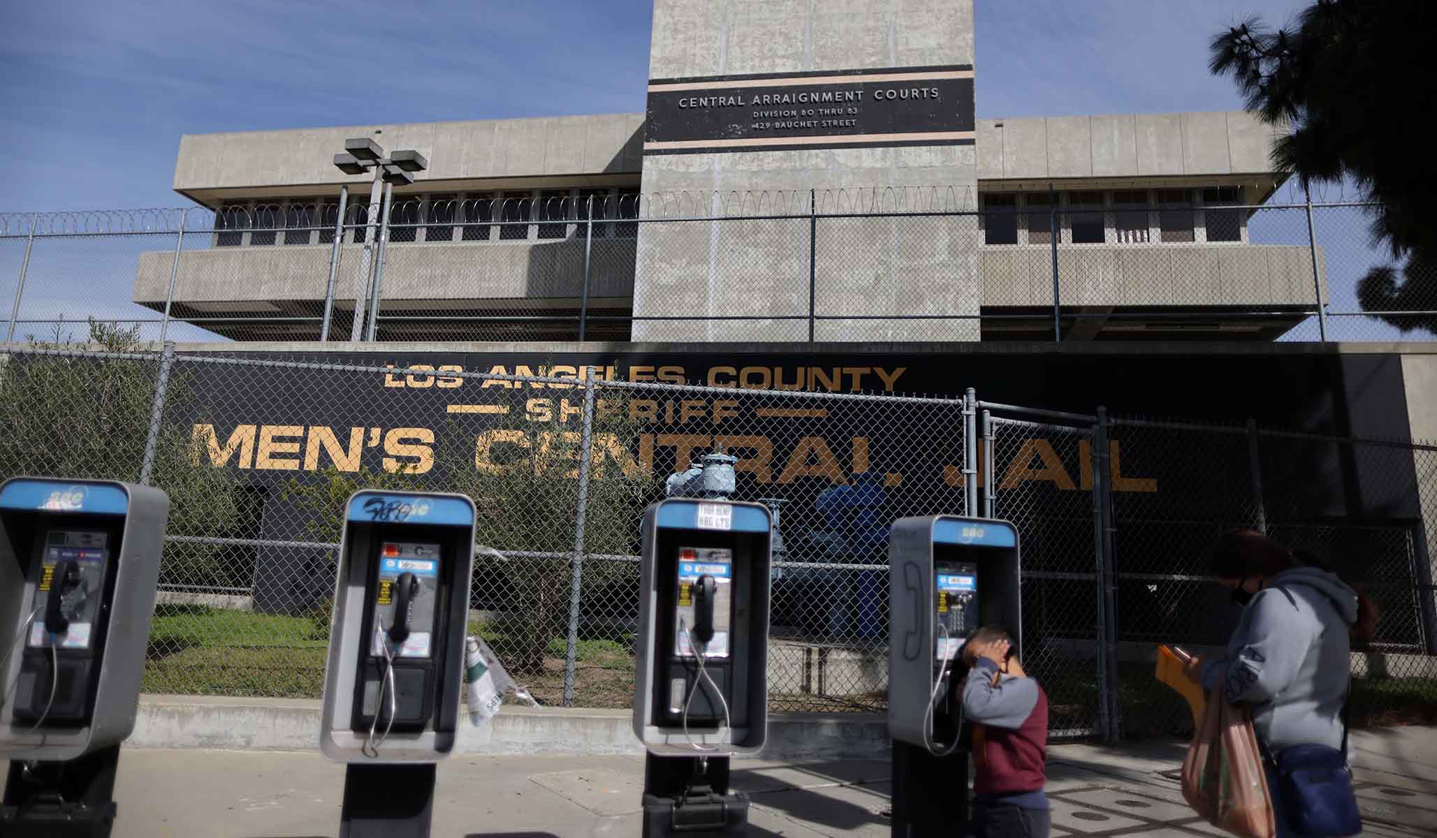 NextImg:Offenders Offered Cash-Free Bail Three Times More Likely to Commit Violence, California Study Finds