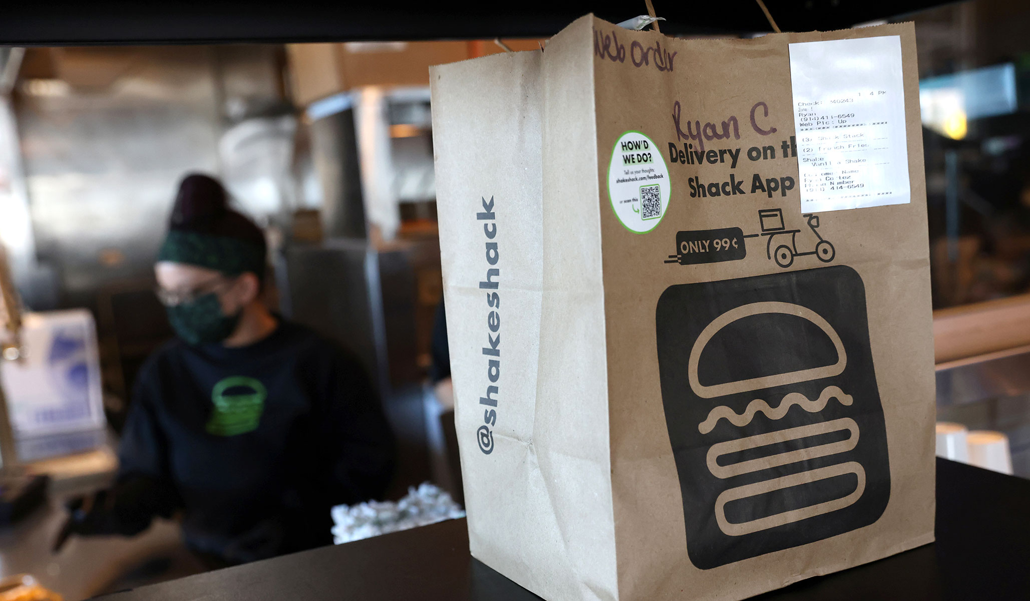 NextImg:Shake Shack Agrees to Pay ‘Misgendered’ Employee $20K in Discrimination Dispute