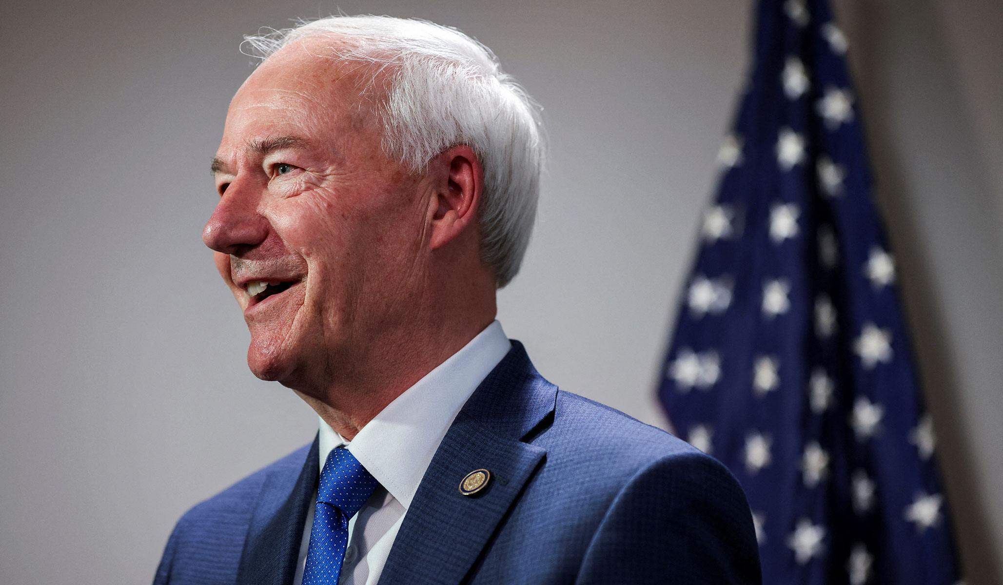 NextImg:Hutchinson Criticizes Loyalty-Pledge Requirement for GOP Debate