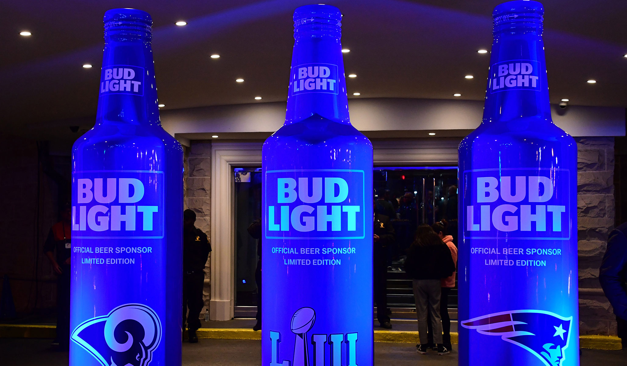 Bud Light Sales Collapse 26 Amid Dylan Mulvaney Controversy | Review